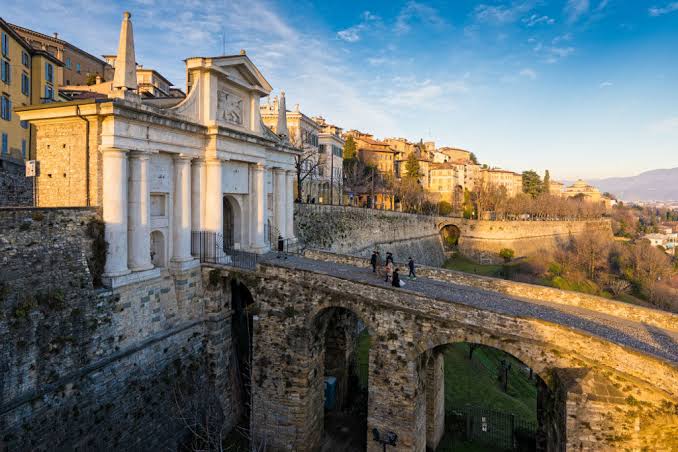 Places To Visit In ⬇️

📍Bergamo, Italy 🇮🇹

- Citta Alta
- Piazza Vecchia
- Colleoni Chapel
- The City Gates

What is your favourite destination in Bergamo ? Comment Below

#LiveItalian #YourItalianPOV #Italy
#Bergamo #VisitItaly #Milan