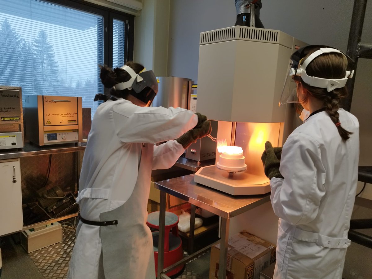 ThePremurosa's tweet photo. The first #secondment of 2023 started way up North in @TampereUni. Elżbieta Pańczyszyn and Virginia Alessandra Gobbo are working together on the production and surface functionalization of silica-based #bioactiveglass. Will they manage to optimize the biomaterial? Stay tuned. https://t.co/5DdCVS56V3
