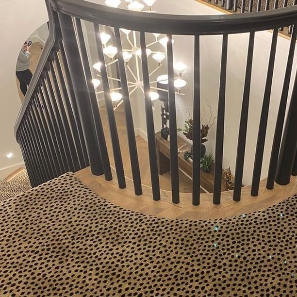 stantondesignco's tweet photo. Absolutely OBSESSED w/ how gorgeous Dottie looks here! ๐คฉ๐คฉ
View All Colors: https://t.co/JA4kDbi4o0
@nigohsian_carpet #carpetrunner #carpetlover #luxurycarpet #interiordesign #homedecor #stairs #stairrunner #staircase #animalpattern #animalpatterns #animalpatterndesigns https://t.co/rAoJ0liDzM
