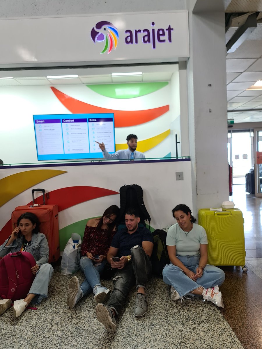 Chochedualdo's tweet photo. Abordaje negado por @AraJetAirlines de SD a Medellín, culpa de la aerolínea.
Más de 6 horas esperando respuesta y sin solución aún.
¿Qué tiene que pasar para que nos resuelvan? https://t.co/5GhERlBFpT