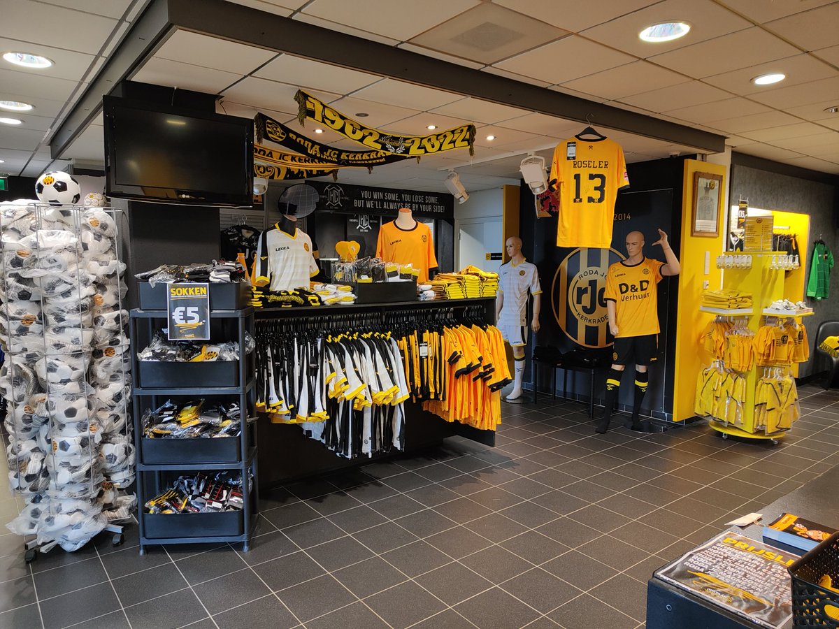 Wij zijn vandaag vanaf 𝟭𝟲.𝟬𝟬 𝘂𝘂𝗿 geopend! 🕓

Tot zo! 👋

#RodaJC #RODPEC