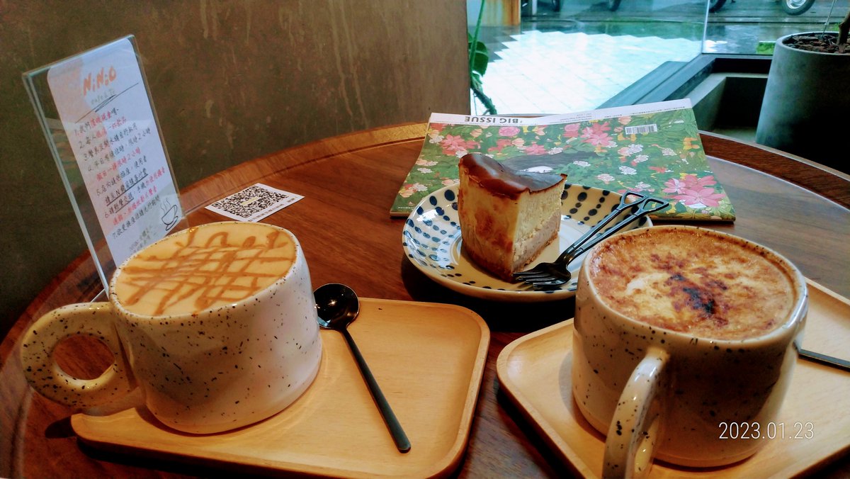 lobeliaW's tweet photo. #台文友善cafe #ninoo
NiNôo cafe ê頭家阿兄bat台文，菜單大綱寫台文，雞nūi糕是宜蘭腔。焦糖ka-pi味芳koh好啉，芋仔泥巴斯克綿綿綿，店內環境真放鬆，足濟古錐ê家具。 https://t.co/LfO9PJ2IOW