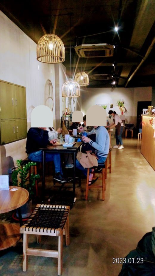 lobeliaW's tweet photo. #台文友善cafe #ninoo
NiNôo cafe ê頭家阿兄bat台文，菜單大綱寫台文，雞nūi糕是宜蘭腔。焦糖ka-pi味芳koh好啉，芋仔泥巴斯克綿綿綿，店內環境真放鬆，足濟古錐ê家具。 https://t.co/LfO9PJ2IOW
