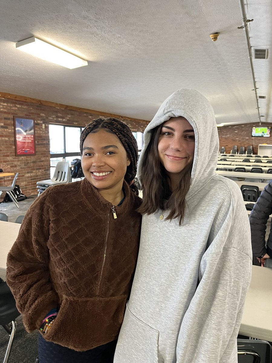 indianhillEC's tweet photo. Our Braves are ready to hit the slopes here at #PerfectNorth #OutdoorEd #IHPromise @IHSchools https://t.co/mpeZAXN7hE