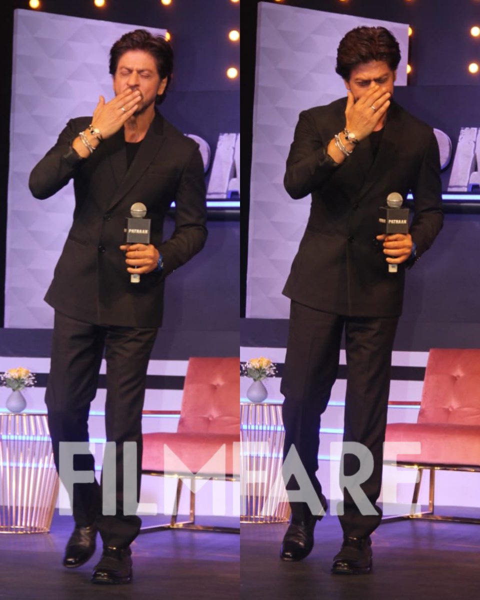 filmfare's tweet photo. #Pathaan is here ft. #ShahRukhKhan at the media meet held to celebrate #Pathaan's  success. ❤️✨️ https://t.co/Vlq6PfVaPb