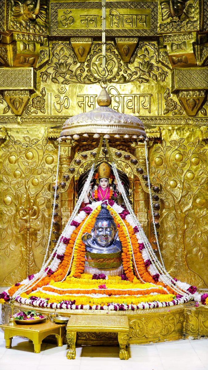 News18Guj's tweet photo. સોમનાથ મહાદેવના શયન શ્રૃંગારના દર્શન https://t.co/83AdYZBHow