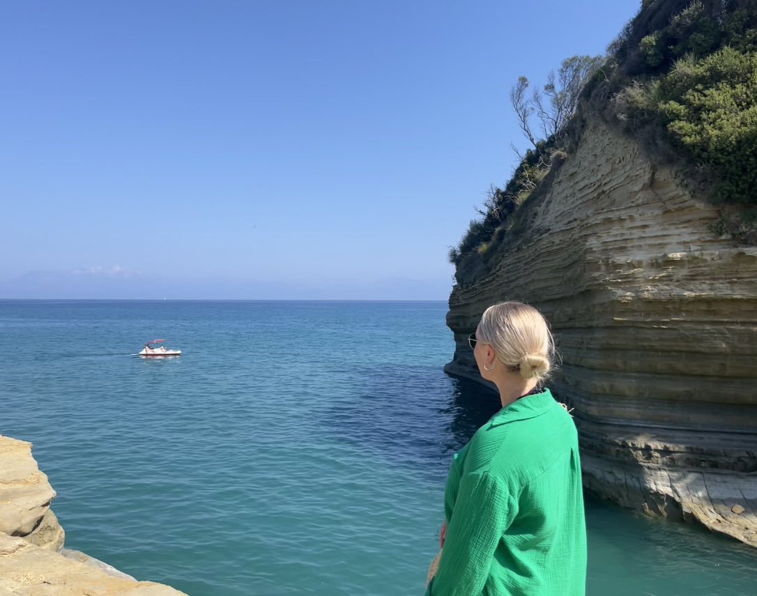 PRLaura_K's tweet photo. Dreaming of my next holiday on this extra dreary Monday 🥹🤍 

#lightscameracruise https://t.co/imiEbETLdv