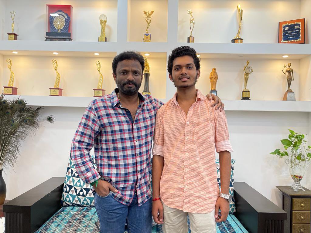 the_Karthikraja's tweet photo. Had a great time with my gurunadhar.! My director.! @pandiraj_dir ❤️ #pasanga #bugima #vamsam https://t.co/yNC0Jg2stZ