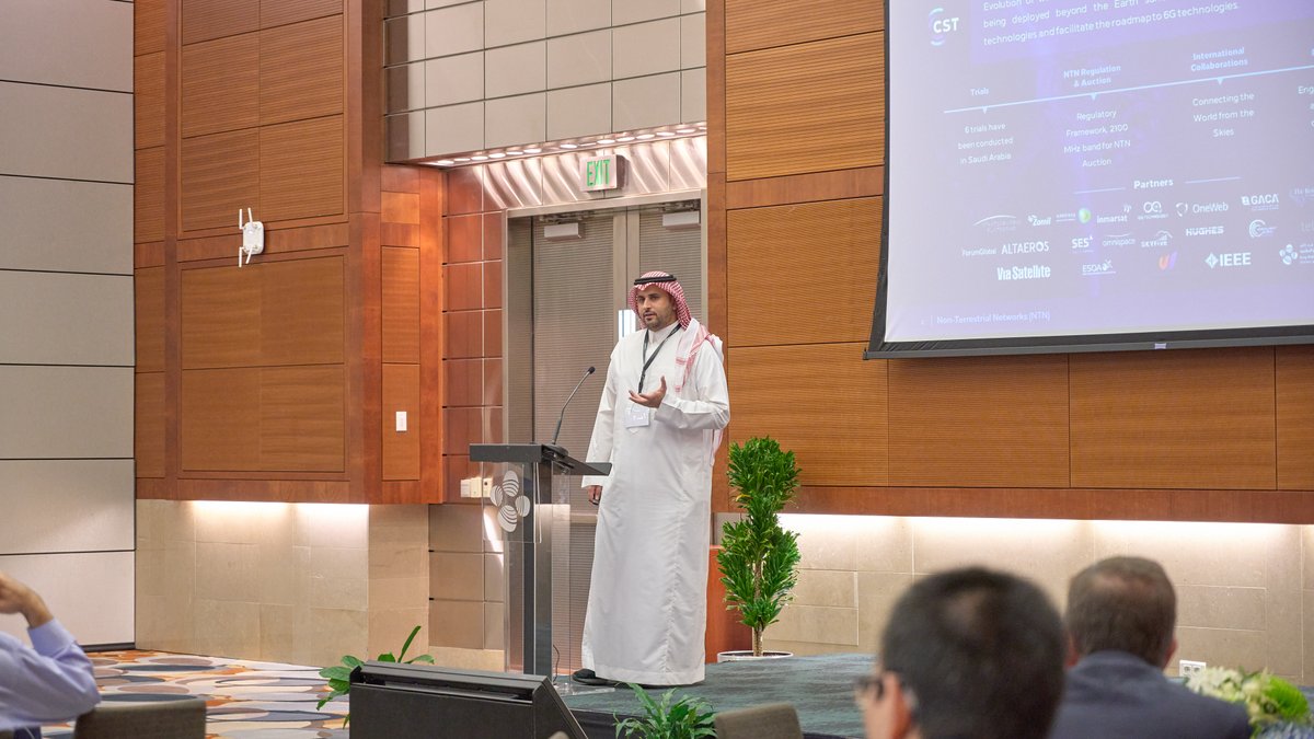 KAUST_CEMSE's tweet photo. The #6G Summit on #Connecting_the_Unconnected kicked off at #KAUST with inspiring remarks aiming to bridge the digital divide & meet the future hyper-connectivity demands of the 2030s.
#Global_Connectivity #Connectivity4All https://t.co/5bCn7un1YR