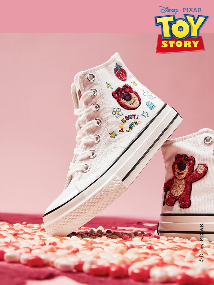 bijijibii's tweet photo. 👡Hotwind × Disney Lotso รองเท้าผ้าใบหุ้มข้อสีขาว ล็อตโซ่🥰
🚚รอของ 10-18 วัน
🛒1,690.- 📦ส่งฟรี
#รองเท้า #รองเท้าผ้าใบ #ดิสนีย์ #lotso #toystory #พรีออเดอร์ #พรีออเดอร์จีน #รองเท้าแฟชั่น #รองเท้าขาว #disney #hotwind #ทอยสตอรี่ https://t.co/BqLYtXumJe