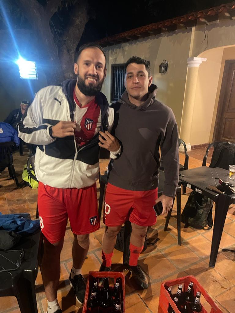 Hay rumores de fuga en el #Atleti012 🔴 ⚪ ⚽
Mientras la CD se recupera de sus vacaciones en Jurere 🇧🇷.
Los 2 refuerzos del año pasado, estarían con un pie afuera del equipo.
Al parecer solamente son recordados cuando hay <a href="/exacasjoficial/">EXA | APOSTÓLICO SAN JOSÉ</a> y estarían abiertos a escuchar ofertas.