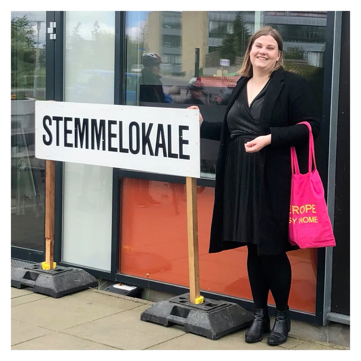 Så glad ser man ud, når man har stemt til EP og i ‘24 skal vi til det igen🗳️

🇪🇺 Valget nærmer sig og jeg er stolt over at være valgt som formand for <a href="/radikale/">Radikale Venstre</a> ‘s skrivegruppe, der skal udarbejde vores valgprogram. 

Har du ideer og forslag vi skal ta med, så sig endelig til!