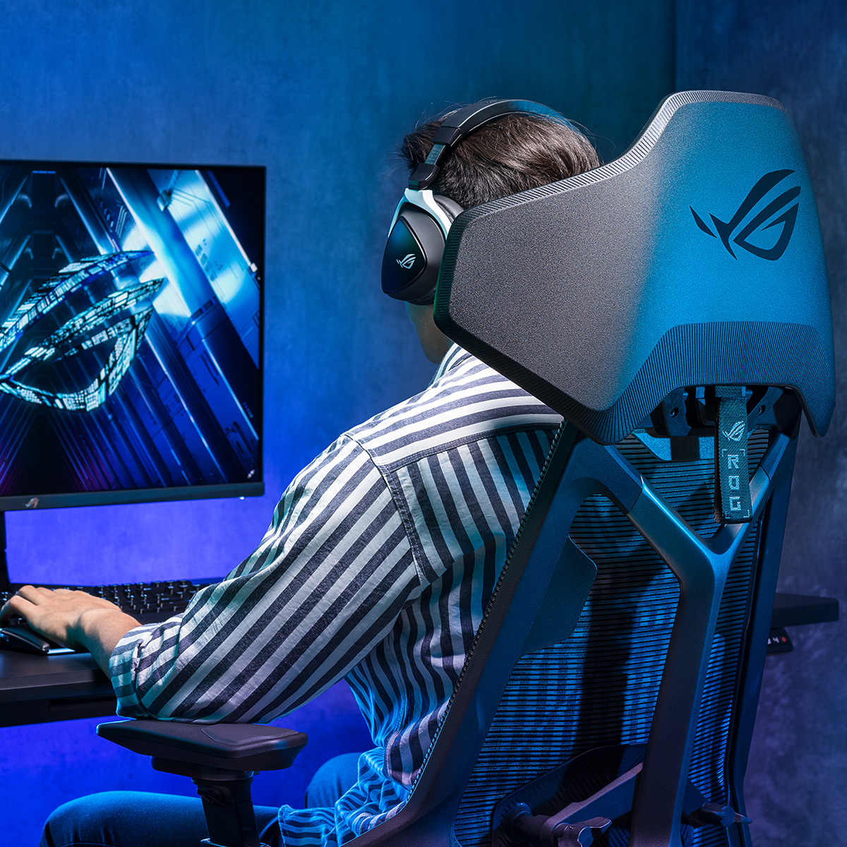 ASUS_ROGUK's tweet photo. Stay immersed in your realms!

The #ROGDestrier ergo gaming chair has a detachable acoustic panel that helps you stay focused on your battles!💺⚔️

Take a look ▶️ https://t.co/VRply6UMdo https://t.co/667OwqiMeV