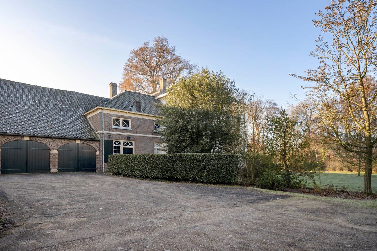 Nieuw in de Verkoop!

Het prachtige sfeervolle landgoed Runsvoort gelegen aan de rand van Hummelo. 

Voor meer informatie kijk op: witterentmeestersenmakelaars.nl/objects/657420…

#datdoeteenrentmeesternvr #landgoed #buitenleven #landhuis