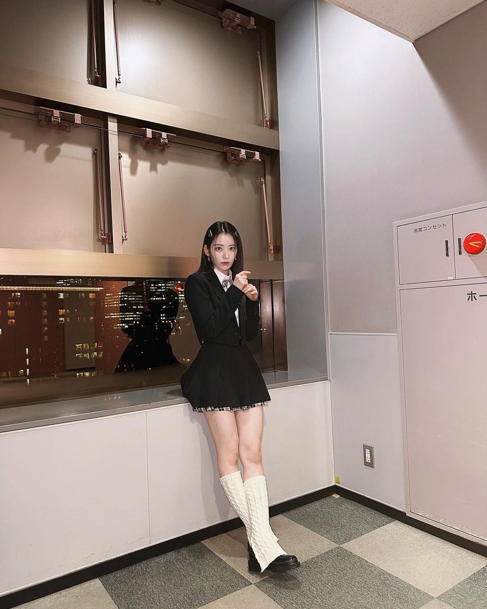 le_sserafim_ita's tweet photo. 🔹️[#SAKURA INSTAGRAM UPDATE]•300123

"Se balli lentamente, scomparirà~🐈‍⬛"

🔗 https://t.co/tU4wZx4Lct

#LE_SSERAFIM #LE_SSERAFIM_ITALIA #FERNOT https://t.co/zdRte83eWp