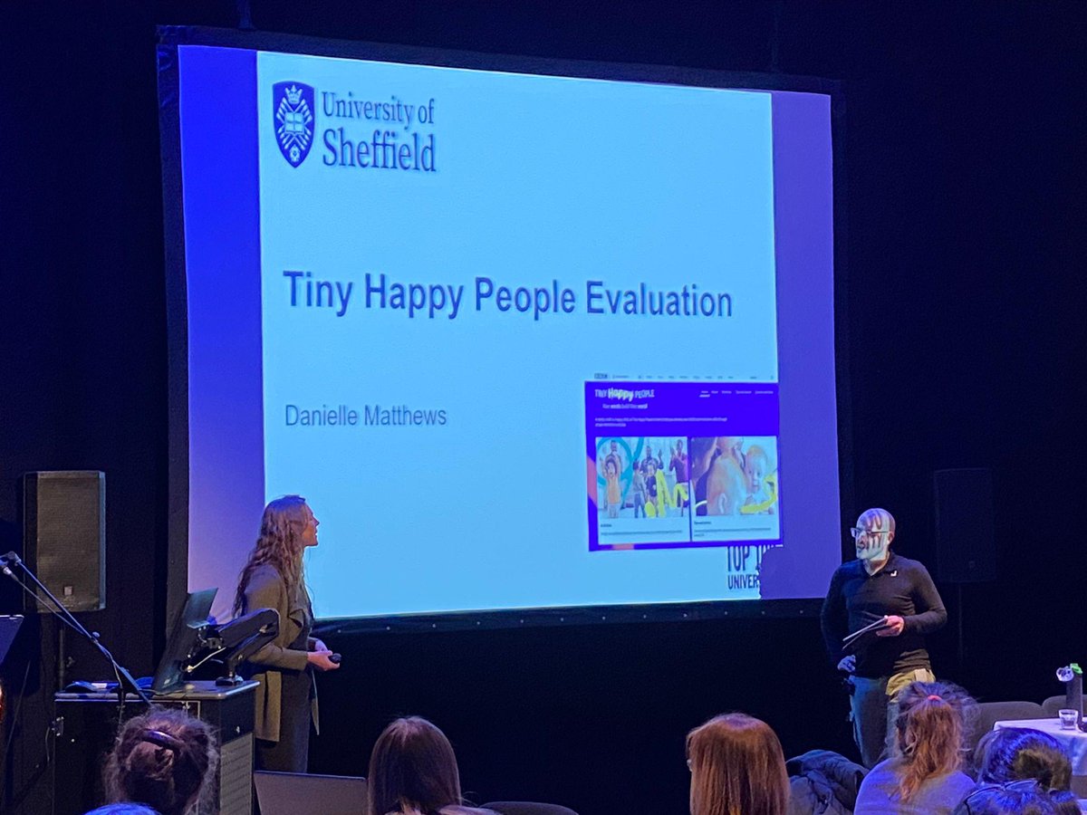 Literacy_Trust's tweet photo. Dr Danielle Matthews is at #TTYB23 presenting findings from the @bbcthp trail, and before that we had @edpsych_mum from @AFNCCF talking about their family Hubs.
"Social relationships in early years can set the blue print for relations in later life" https://t.co/pdDUkHsbSt