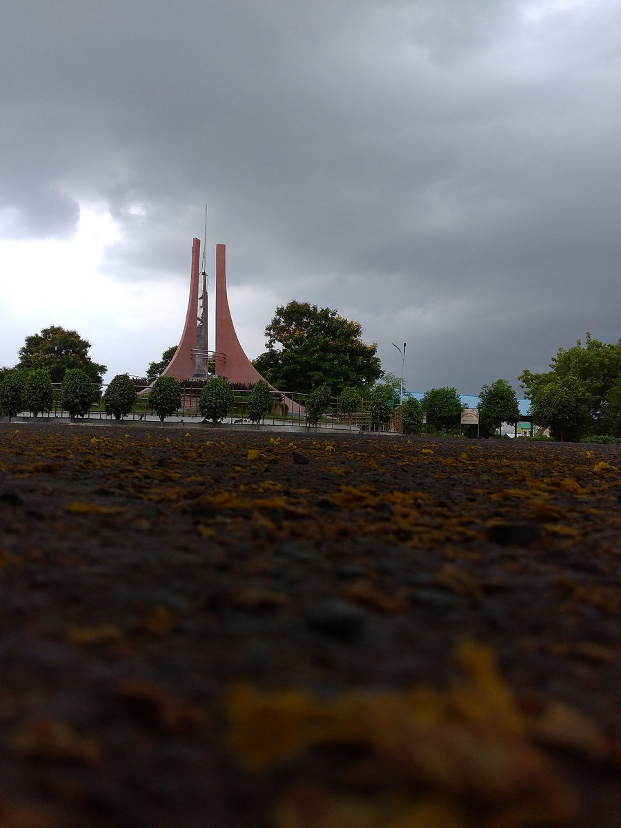 KatreVaibhavi's tweet photo. यू तो हर शाम उम्मीदों में गुजर जाती है.. 
पर एक नयी सुबह लाती है.. ☀
#justiceforagriengineer https://t.co/FblpkY535q