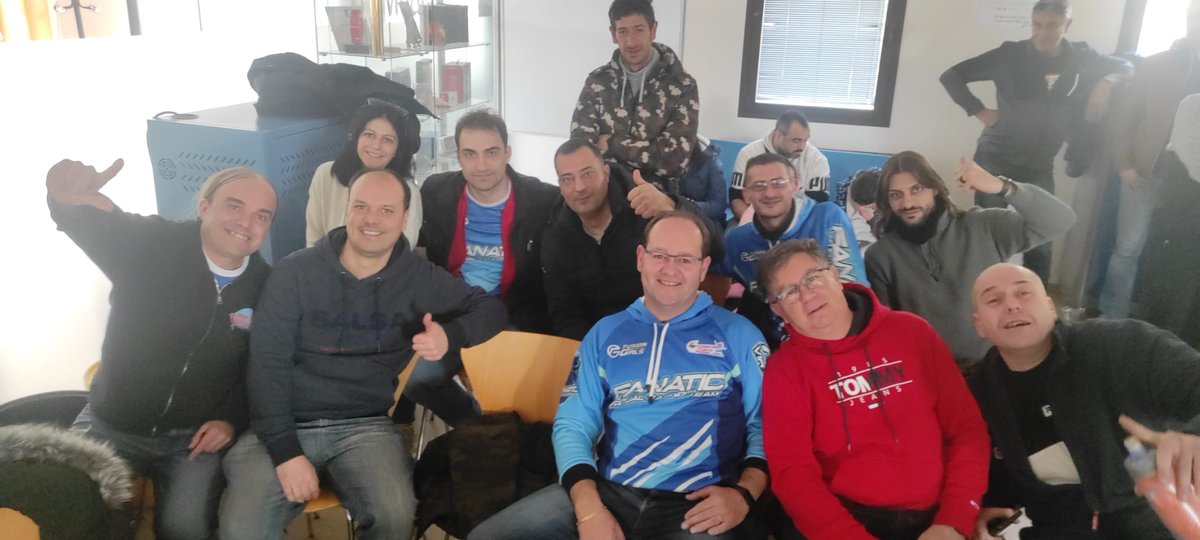 fvrt_Rubinho's tweet photo. Gran finde en los eventos de @Heron_Esports juntandonos con los compis y muchos de ellos conocernos en persona que tuve la ocasión en otros momentos,

 Grandes que sois arriba @FanaticVirtual @RacingFusion 

Con ganas de ir a la siguiente junto a mi equipo 💙 https://t.co/hw640vm9Mz
