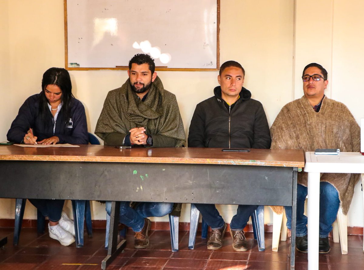 fabiomedrano's tweet photo. Hoy, a través de un Consejo de Gobierno descentralizado, dialogamos sobre diferentes estrategias para próximos eventos y actividades en nuestro último año. Trabajaremos sin pausa, en pro del cumplimiento de todos los proyectos y actividades de gran importancia para el municipio. https://t.co/hxUXXtWUJL