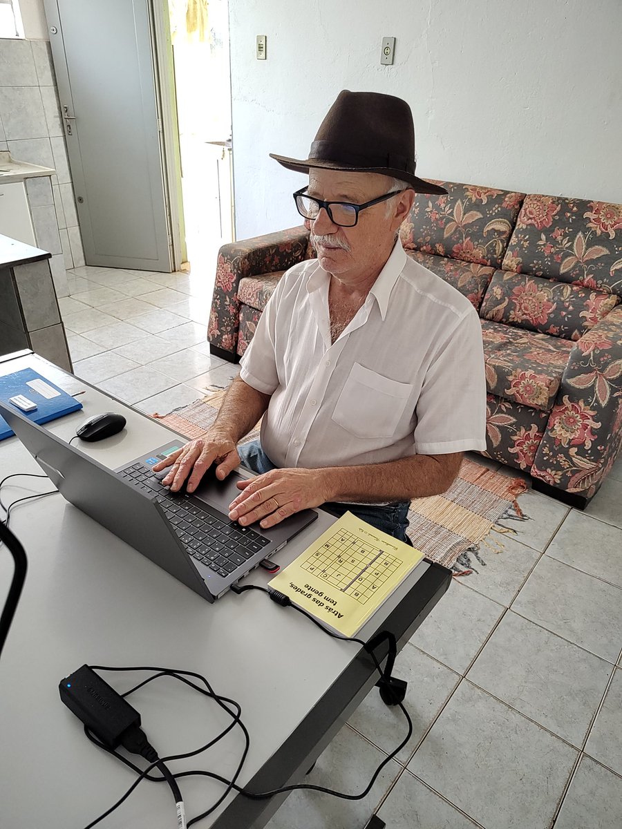 CavalheiroVera1's tweet photo. Usando o Notebook que ganhei, da vaquinha que vocês fizeram, terminei de corrigir o meu livro 'Atrás das grades, tem gente'. Amanhã vou levá-lo pra gráfica. Grato por tudo. Abraço. https://t.co/ao0E7qDCb1