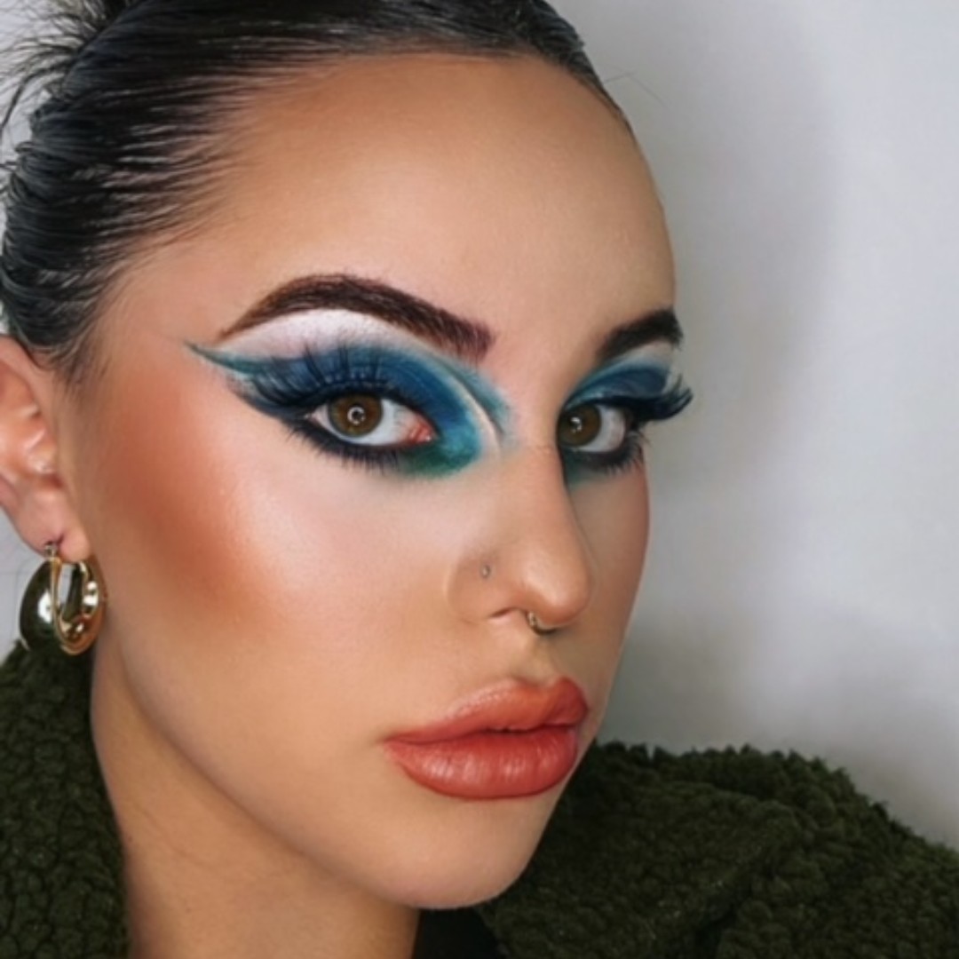 UltimateFace's tweet image. Live out LOUD! You and your talents are too fantastic to get lost in the mix. Before the month is out, we have to celebrate the talents and skill set of our January Ultimate Influencer Alissa. You are a QUEEN! 👑💙✨
#️ultimateinfluencer2023 #influencer #professionalmua #artist