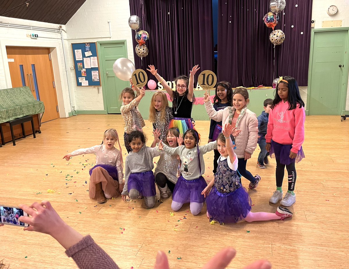 DPDancer's tweet photo. The birthday girl went on holiday to Turkey and LOVED the dance entertainment at her hotel. So we recreated the holiday vibe with mocktails and all her favourite songs to dance to from the holiday club! 🏖️
#dance #kidsparties #partyentertainment #partyideas #danceparty https://t.co/rTwMopxqpW