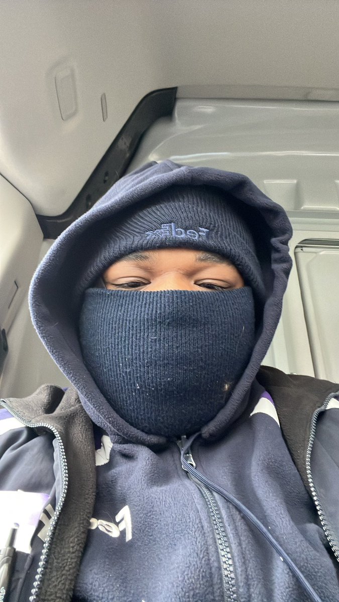 RamboCaponee's tweet photo. Had to add another face cover the wind chill! https://t.co/KTVWQHpq5p