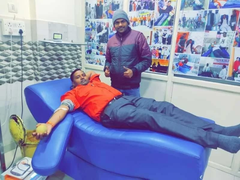 SaveLife_Org's tweet photo. Dr.Gajender Singh ji  donated blood for a 21-year-old youngest boy today by going to Bulandshahr charitable blood bank ,...:)

More details..
https://t.co/UpbMi6HTG4… https://t.co/lsj4NVsmvw