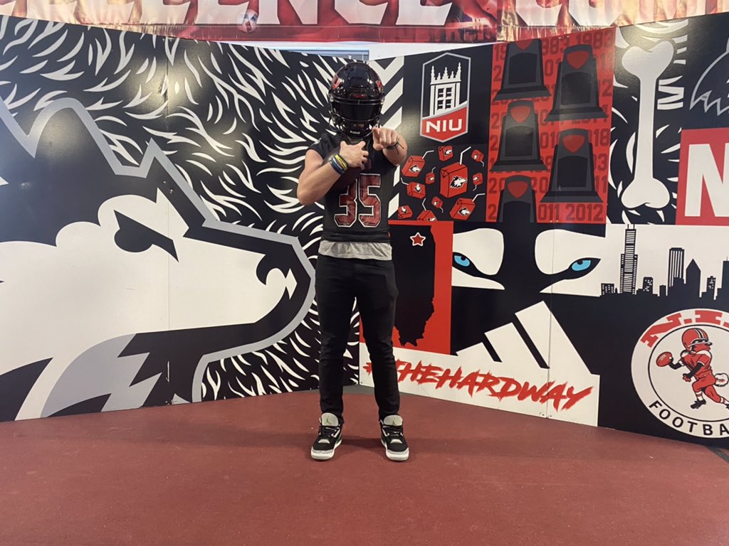 TjVrabel35's tweet photo. Thank you to @CoachMooreNIU and @CoachHawk__ and the entire staff at Northern Illinois for having me on campus I really enjoyed the people, facilities and the atmosphere is unmatchable. GO Huskies 🐾🐾
@NIU_Football @NIUCoachHammock @OLCHS_football https://t.co/BBCbeaFrFH