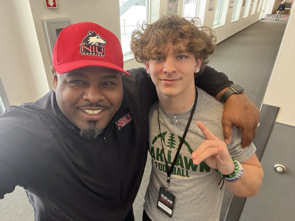 TjVrabel35's tweet photo. Thank you to @CoachMooreNIU and @CoachHawk__ and the entire staff at Northern Illinois for having me on campus I really enjoyed the people, facilities and the atmosphere is unmatchable. GO Huskies 🐾🐾
@NIU_Football @NIUCoachHammock @OLCHS_football https://t.co/BBCbeaFrFH