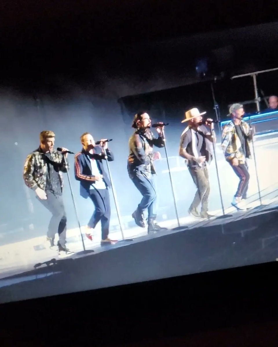 Lis_Mara's tweet photo. What an incredible show of @backstreetboys at @AllianzParque!! Can't wait to see you guys again, maybe a tour to celebrate the 30th birthday of BSB?! 😍😍 @kevinrichardson @brian_littrell @nickcarter @howied @aj_mclean https://t.co/xeLnh5NjUp
