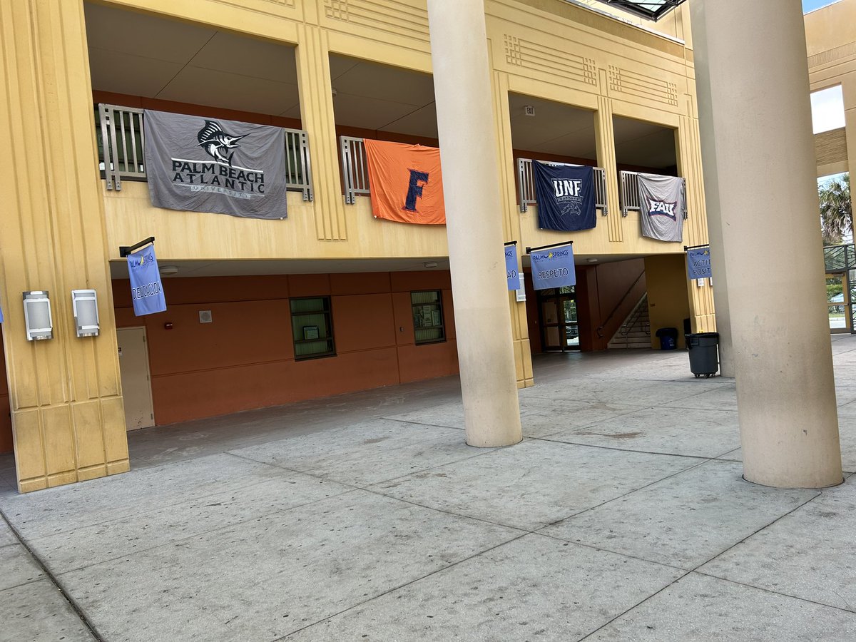 palmspringsms's tweet image. A little #BTS as our Student Govt. &amp;amp; @AVID4College scholars prepare for #AVIDAwarenessWeek at Stingray Nation. 🤩