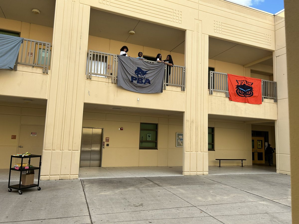 palmspringsms's tweet image. A little #BTS as our Student Govt. &amp;amp; @AVID4College scholars prepare for #AVIDAwarenessWeek at Stingray Nation. 🤩