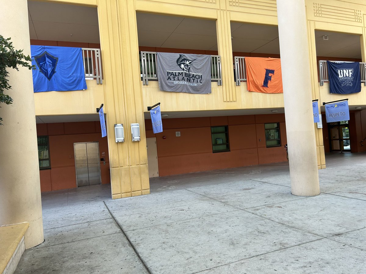 palmspringsms's tweet image. A little #BTS as our Student Govt. &amp;amp; @AVID4College scholars prepare for #AVIDAwarenessWeek at Stingray Nation. 🤩