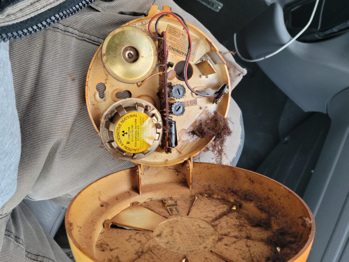 This #SmokeAlarm was without a battery &amp; 25 years expired. Would you consume food this old? PLEASE don’t leave your families #FireSafety to an alarm this old. <a href="/ScugogFire/">Scugog Fire</a> will never leave a dwelling without checking the alarms. <a href="/TwpofScugog/">Township of Scugog</a> <a href="/MSIFN/">MSIFN - Mississaugas of Scugog Island First Nation</a> #FireSafetyStartsWithYou