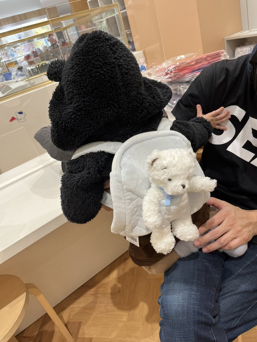 ttalgi220210's tweet photo. ファミちゃんかわいくってお持ち帰り♡🐻‍❄️他のリュックもかわいかった🤤また買っちゃいそう🤭
#11m22d #ファミリア https://t.co/7qgz86QjWW
