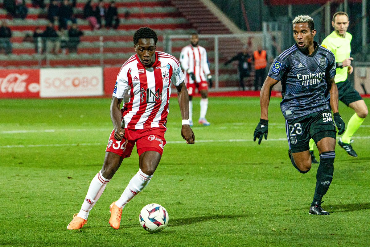ACAjaccio's tweet photo. 𝗟𝗮 𝟭𝗲𝗿𝗲 𝗱𝗲 𝗠𝗼𝘂𝘀𝘀𝗮 𝗦𝗼𝘂𝗺𝗮𝗻𝗼 ✊
Notre ourson issu de formation a fait ses premières minutes en @Ligue1UberEats hier face à l’@OL ! 👏
#ACAjaccio #ACAOL #Ligue1UberEats https://t.co/EaQXpDTYyn