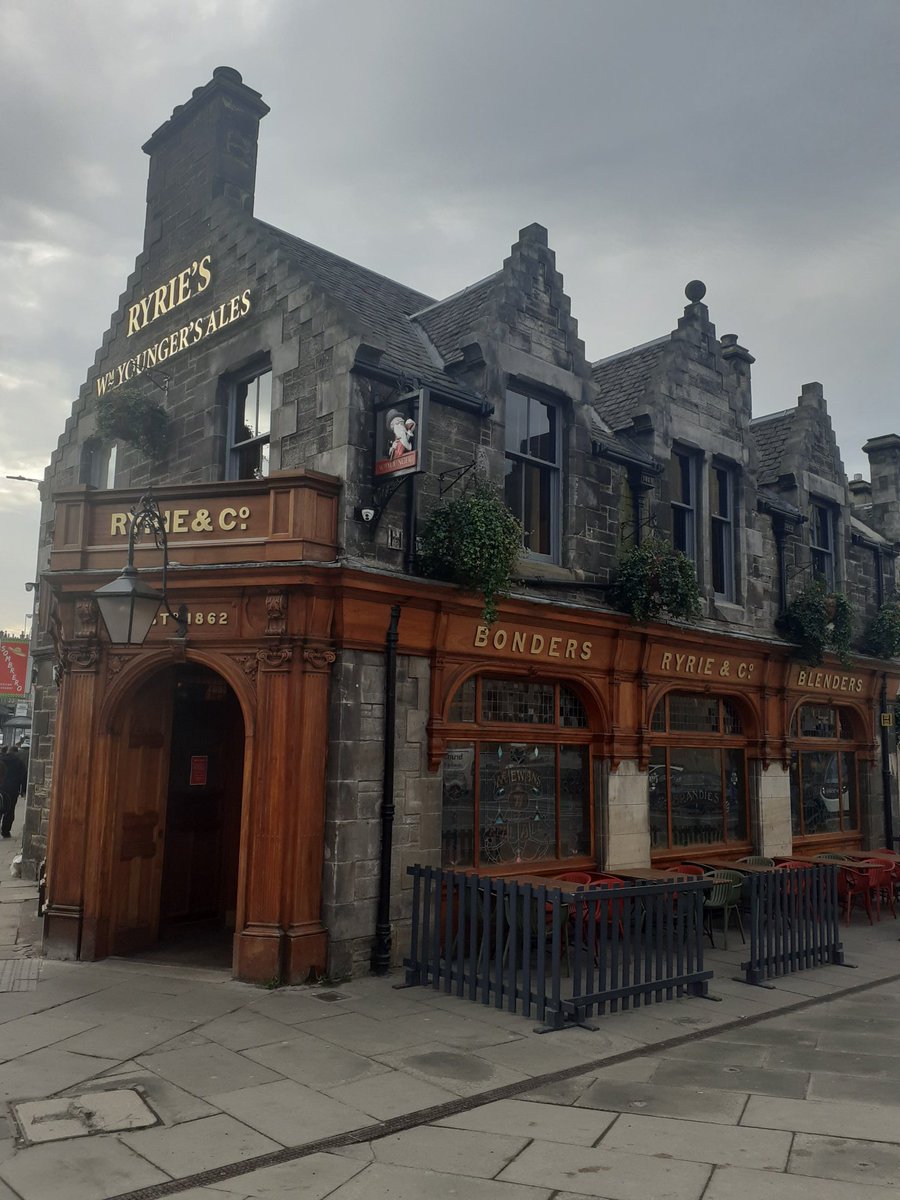 sandymb1956's tweet photo. Always like a beer #Ryries #Haymarket #Edinburgh especially if,like today Ive got time for some of the Scottish type Tapas small plates,Haggis Bon Bons with Drambuie Marmalade/ Mini Sausages with Bacon, Honey Mayo/Venison and Merlot Sausage Roll 😋
@Orkneybrewery Dark Island😋🍺 https://t.co/t7aBbPA39P