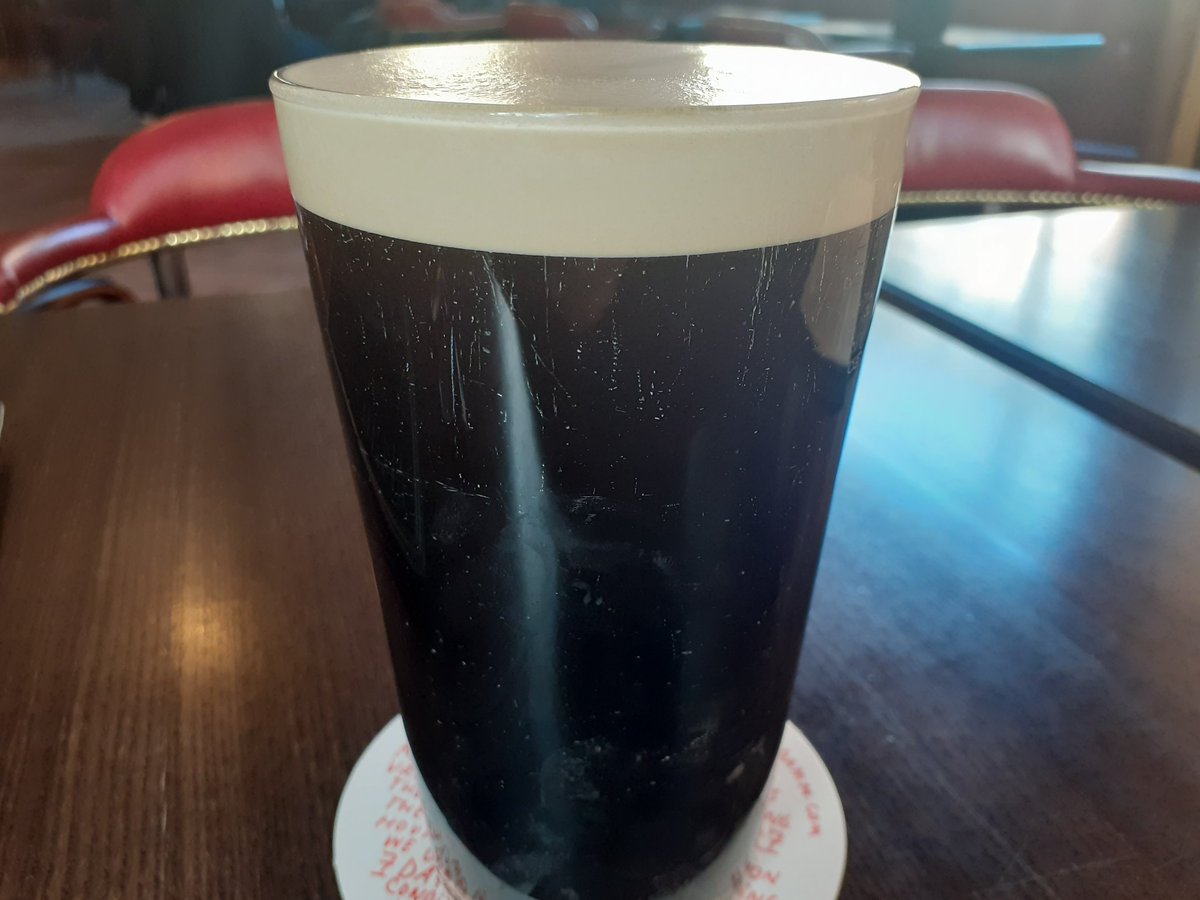 sandymb1956's tweet photo. Always like a beer #Ryries #Haymarket #Edinburgh especially if,like today Ive got time for some of the Scottish type Tapas small plates,Haggis Bon Bons with Drambuie Marmalade/ Mini Sausages with Bacon, Honey Mayo/Venison and Merlot Sausage Roll 😋
@Orkneybrewery Dark Island😋🍺 https://t.co/t7aBbPA39P