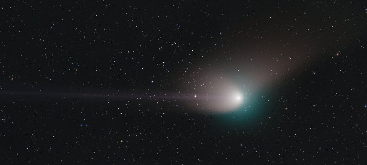 deicherstar's tweet photo. This is the best shot I’ve seen of C/2022 E3 ZTF to date, a panorama created by Chris Schur from Payson, Arizona. Chris shot it on January 27 and just look at the detail in all the components of the tail! Magnificent! https://t.co/wlTKjbAP7A