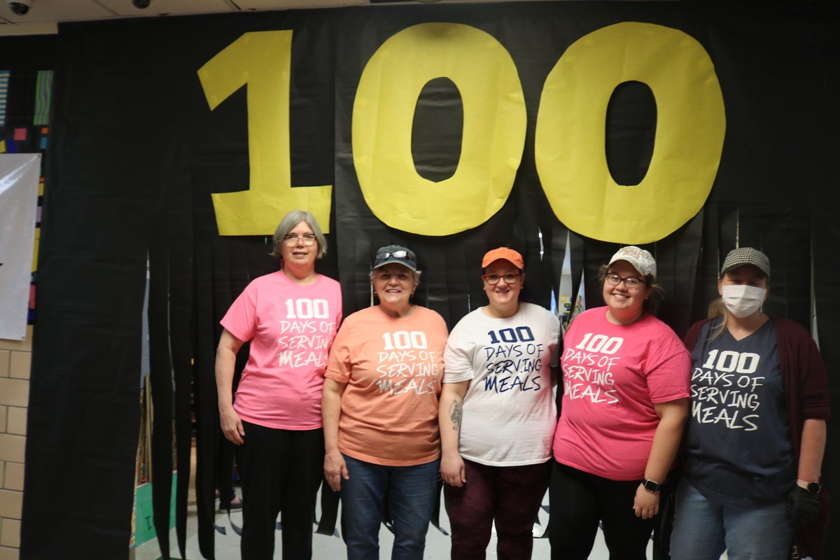 MurraySchools's tweet photo. Celebrating 100 days of school at Murray Elementary School involves students and staff being creative with their signatures of 100.  #murrayschools https://t.co/ynDi88sriw