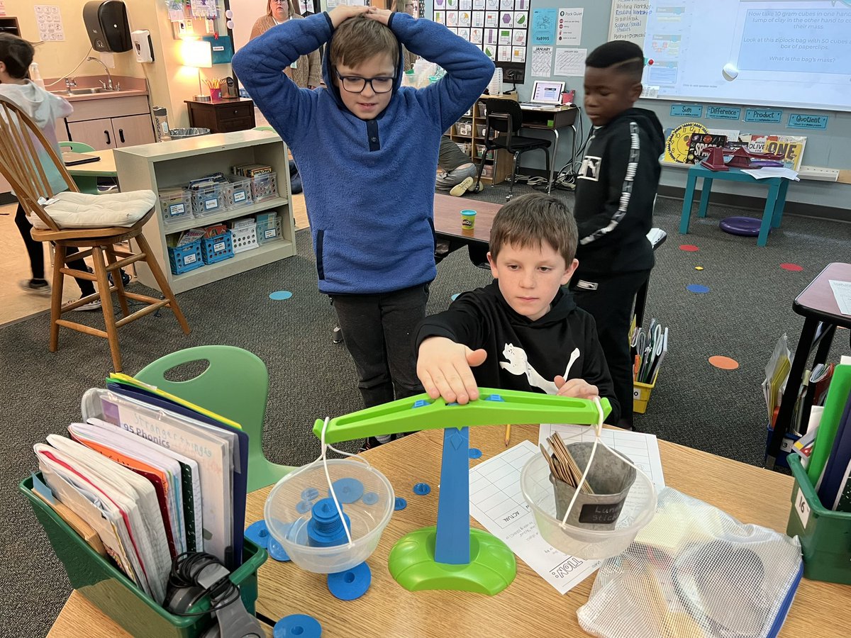 graham3rd's tweet photo. Finding the mass of items in the classroom. ⚖️ https://t.co/HhXfAFMVW6