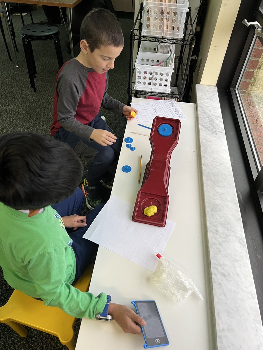 graham3rd's tweet photo. Finding the mass of items in the classroom. ⚖️ https://t.co/HhXfAFMVW6