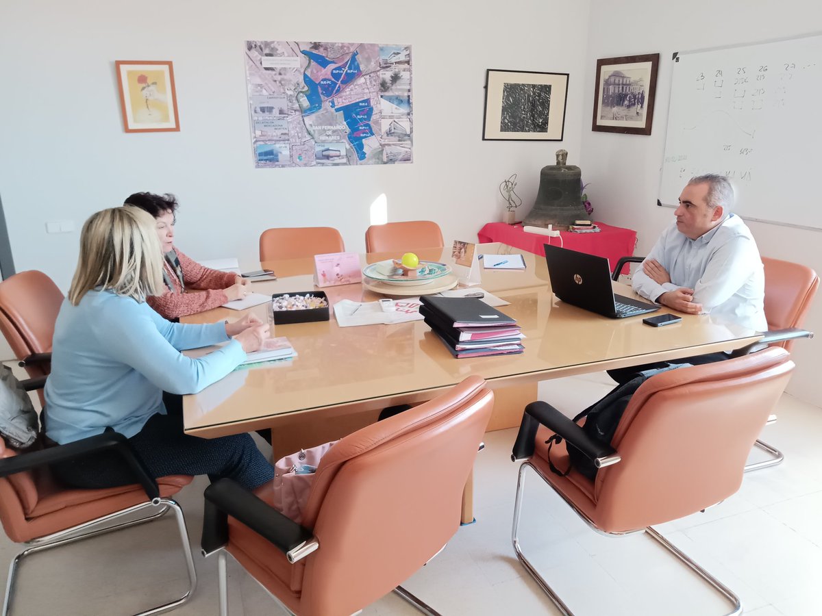 Ayto_SFH's tweet photo. 🔴🔴 El #alcalde, Javier Corpa; se ha reunido con una de las representantes de #ASTEA, dentro del programa de encuentros que el regidor está manteniendo con colectivos y entidades locales. El objetivo es conocer, de primera mano, sus propuestas y necesidades.
#HacemosCiudad https://t.co/Qd60yICdS3