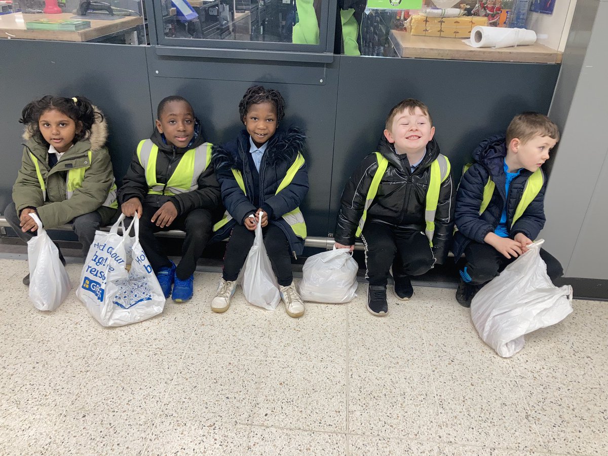ibroxprimary's tweet photo. First day walking to Asda this year to do all our buying forTutti Fruiti Tuesday #Excited #Shadowfun #ASDA #HWB #TFT #FirstTFTof2023 ππππππ https://t.co/bHK6rNWv4c