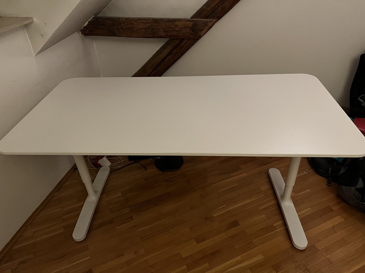 Prodam Ikea Bekant mizo, stara kakšno leto. Nova 209€, dam za 100€. RT prinese več sonca 😊