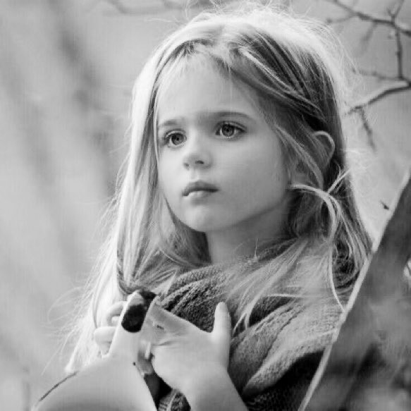 "أُحبُّ ما أنا عليه الآن يا الله
أُحب كل الأقدار والتجارب التي
أخذتْ بيدي إلى هذه النقطة
حتى تلك التي ظننتها مؤلمة وحزينة
أُحب ما أعطيتني وكذلك ما منعت عني
أُحب عوضكَ الذي يأتي فجأةً ودون مُقدمات
أُحب كيف أصبحتُ بعد كُل ما مررت به
روح راضية، قلب مُطمئن
ونفس هادئة ومتوكلة عليك"