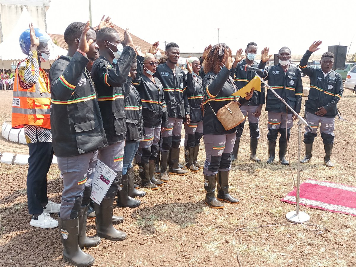 MFoutsou's tweet photo. On this 30th of January in #Melong, I proceeded to hand over installation material to the 2022-2023 vintage of #TYSYP beneficiaries in the Littoral Region, a gift from the Head of State H.E. @PR_Paul_BIYA to the youth, coupled with the implementation of #PRONECREAMORCE. https://t.co/eePDZTWZos