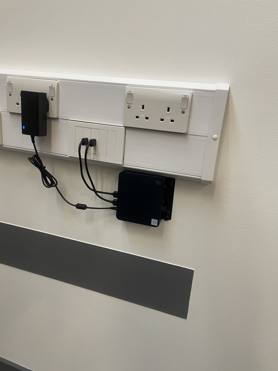 Education_IT's tweet photo. Bit of weekend work.. 22 feet of #Digital #Teaching space which will #Engage & #Inspire @HoylandCommonPS @hcacademytrust #EduIT #ClassroomIT #TeachingTools #MultiPlatform #JobPride https://t.co/kgDkv6JAnb
