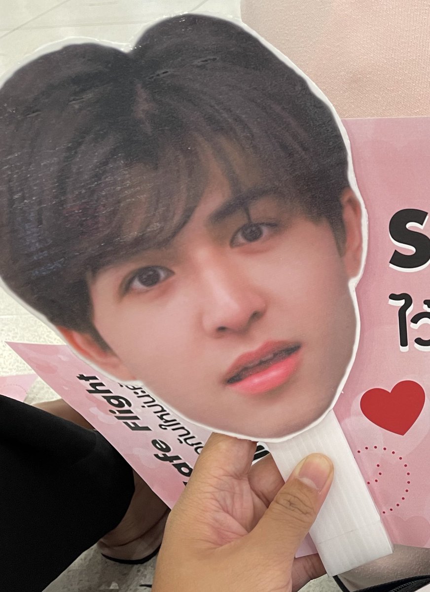 _910KP's tweet image. คือนี้พึ่งไปดูคลิปเว้ย แล้วเจออันนี้เหมือนน้องมองอันนี้เลย นี่ถือไว้ข้างซ้ายแล้วถือทส.ข้างขวา

ปล.ไม่รู้ว่าน้องมองรึป่าวขอมโนไปก่อน🤣